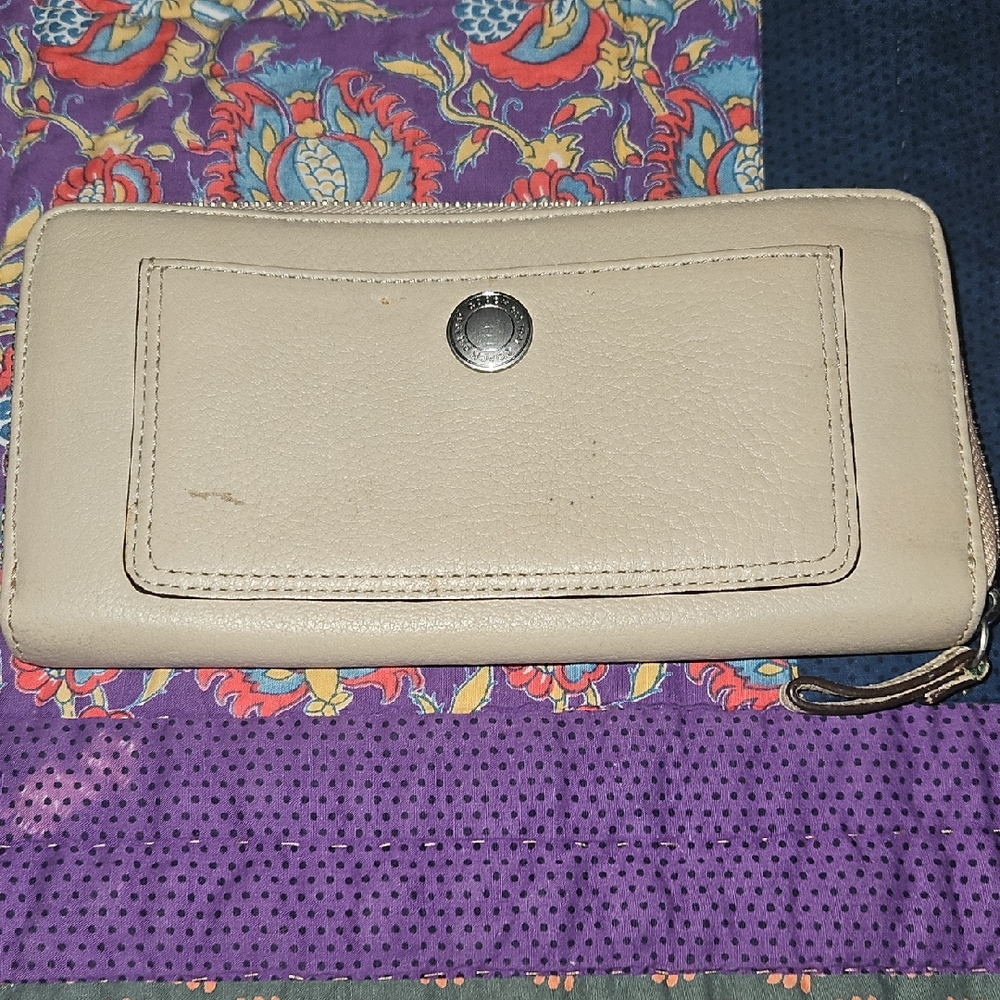 Coach Elegant Cream Women's Wallet 7.75"x4"